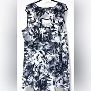 NWT Apt 9 Sleeveless Dress in Black and White
Size 3X